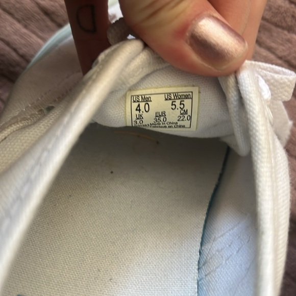 White vans - Picture 3 of 3